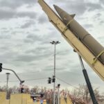 ببینید/ نمایش انواع موشک در میدان آزادی در مسیر راهپیمایی ۲۲ بهمن