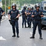 ببینید | یورش پلیس اسپانیا به کارخانه فولاد به اتهام همکاری با اسرائیل