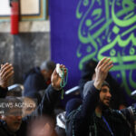 مناجات خوانی در حرم امام رضا(ع) همزمان با هشتمین شب ماه مبارک رمضان