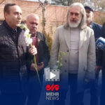 خوانندگی محمد گلریز بر سر مزار هنرمندان در بهشت زهرای تهران