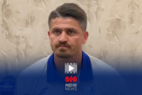 وریا غفوری: صحبت درمورد قهرمانی استقلال زود است وریا غفوری: صحبت درمورد قهرمانی استقلال زود است