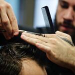 ببینید | تصاویری از اصلاح مو در متروی ایتالیا!