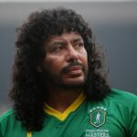 ببینید | رنه هیگوئیتا اسطوره ۵۹ ساله کلمبیایی، ضربه عقرب معروف خود را مقابل مسی زنده کرد