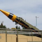 ببینید | تهدید آمریکا توسط نماینده مجلس: موشک خرمشهر حساب ناوهای لینکلن و فورد را می‌رسد!