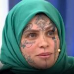 ببینید | زن محجبه با تتوهای عجیب روی صورت در تلویزیون!
