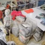 ببینید | سیلی زن مغازه‌دار به سراقین مسلح نقابدار!