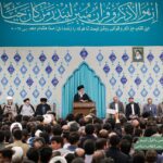 ببینید | لحظه ورود رهبر انقلاب به محفل انس با قرآن کریم در حسینیه امام خمینی (ره)