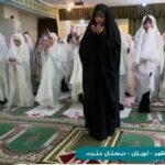 ببینید | غش کردن یک زن حین نماز جماعت روی آنتن تلویزیون