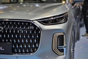 ببینید | ادعای عجیب روی آنتن زنده تلویزیون: خودروهای وارداتی کنترل کیفیت ندارند!