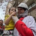 آغاز به کار کانال «انتخاب» در پیام‌رسان «بله» و «روبیکا» 
ویدیو / امدادرسانی اکرم خدابنده، کاپیتان سابق تیم ملی تکواندو به هموطنان آسیب دیده از حملات هوایی در کنار امدادگران هلال احمر