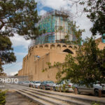 ببینید | شکست سنگ و کاشی؛ آنچه انفجار آمریکایی-اسرائیلی از دل مسجد جامع عباسی برجا گذاشت