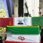 تصاویری متفاوت از استقبال زائران حرم بانوی کرامت از پیک شهید مطهری