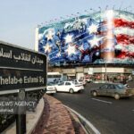 ببینید | دیوارنگاره میدان انقلاب اسلامی تهران: هر که باد بکارد طوفان درو خواهد کرد