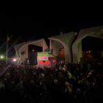 ببینید | اشک‌های عزاداران درمقابل سردر دانشگاه تهران