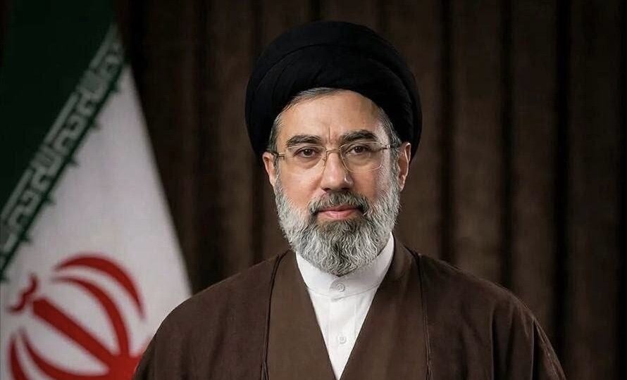 ببینید | حجت‌الاسلام تلخابی: وقتی با آیت‌الله مجتبی خامنه‌ای به بیت رهبری می‌رفتیم و جلسه طولانی میشد، ایشان از حساب شخصی خود ناهار سفارش می‌دادند