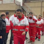 عکس | تصویری جالب از  نماز خواندن یک آتش‌نشان در تهران