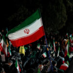 عکس | تصویر متفاوت خبرگزاری فارس از یک زن در تجمعات مردمی در تهران