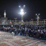 اقامه نماز استغاثه در حرم مطهر امام رضا(ع)