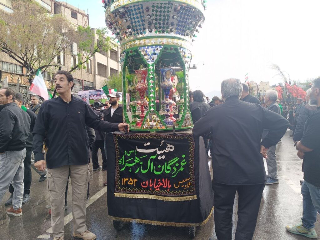 دمام زنی در خیابان امام رضا(ع) مشهد همزمان با اربعین رهبر شهید دمام زنی در خیابان امام رضا(ع) مشهد همزمان با اربعین رهبر شهید