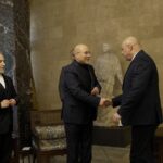 ببینید | خبرنگار صدا و سیما: قالیباف و عراقچی درحال گفتگو با رئیس مجلس پاکستان هستند