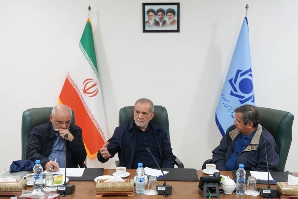 ببینید | تشکر ویژه دکتر پزشکیان از اقدامات بانک مرکزی در ماههای اخیر ببینید | تشکر ویژه دکتر پزشکیان از اقدامات بانک مرکزی در ماههای اخیر