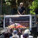 آغاز به کار کانال «انتخاب» در پیام‌رسان «بله» و «روبیکا» 
ببینید / اشکها و صحبتهای تلخ رضا کیانیان در مراسم تشییع مرحومه بهناز نازی بازیگر سینما و تئاتر