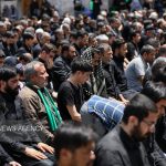 اقامه نماز ظهر عاشورا در حرم امام رضا(ع)