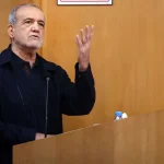 آغاز به کار کانال «انتخاب» در پیام‌رسان «بله» و «روبیکا» 
ببینید/ پزشکیان در جریان نشستی در پاکستان، اشتباه مترجم را اصلاح کرد