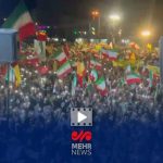 خوشحالی مردم در میدان انقلاب بعد از حمله موشکی ایران به اسرائیل
