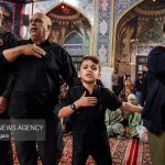 سینه زنی با نوای محلی مازنی در حرم مطهر امام رضا(ع)