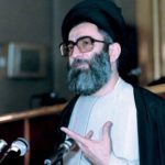 ببینید | خاطرۀ آهنگران از وساطت رهبر شهید برای یک ازدواج در جنگ ۸ ساله