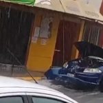 ببینید | گرفتار شدن خودرو ها بر اثر سیلاب در شرق مکزیک