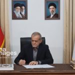 تصاویر امضای تفاهم‌نامه پایان جنگ توسط پزشکیان