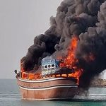 ببینید | دود غلیظ ناشی از آتش‌سوزی لندینگ‌کرافت حامل خودرو از مقابل پارک آفتاب ۲ قشم