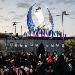 ببینید |  حال‌وهوای میدان انقلاب تهران دقایقی قبل از آغاز مراسم تشییع رهبر شهید انقلاب