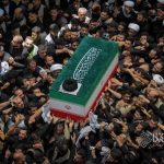 ببینید | بالگرد حامل پیکر مطهر رهبر شهید انقلاب بر فراز حرم رضوی