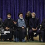 ببینید |  حضور سه فرزند رهبر شهید انقلاب در مراسم بزرگداشت ایشان در مصلای تهران