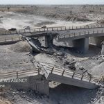 ببینید | آسفالت مسیر جایگزین کنار گذر پل هدف قرار داده شده آمریکا در استان هرمزگان