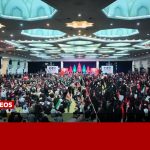 اهتزاز پرچم‌های خونخواهی امام مجاهد شهید در مصلای تهران
