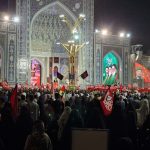 نوای «المستغاث بک یا صاحب الزمان» زائران رضوی در چهلم تدفین رهبر شهید