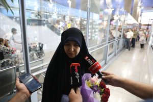 صفحه اصلی اولین تصویر از لحظه بازگشت نیلوفر شادمهری رایزن فرهنگی ایران در فرانسه