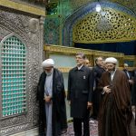 غبارروبی ضریح مطهر حضرت رضا(ع)