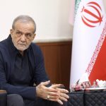ببینید | سوال صداوسیما از رئیس‌جمهور: نوه‌هایتان به شما نمی‌گویند کاری کنید که مدارس مجازی شود؟