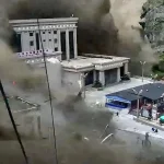 ببینید / تصاویری تکان‌دهنده‌ از سیلاب ناگهانی در مرز بین نپال و تبت