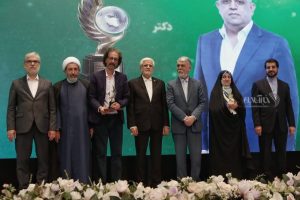 صفحه اصلی تصاویر | جایزه سال دیپلماسی فرهنگی و عمومی جمهوری اسلامی ایران با حضور عارف