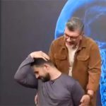 ببینید | حرکت عجیب مجری؛ قلقلک مهمان روی آنتن زنده!