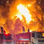 ببینید | آتش‌سوزی بزرگ در یک انبار نفت در منطقه تون کوپری در استان کرکوک عراق