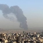 ببینید | علت دود در آسمان شمال تهران مشخص شد؛ انبار یک رستوران در خیابان دولت آتش گرفت